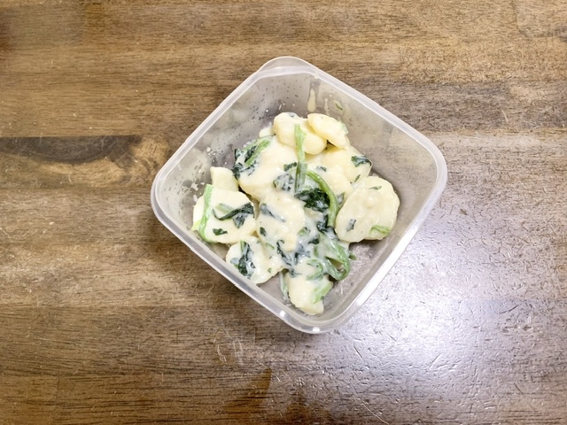 じゃがいもとほうれん草のスキムミルク炒め