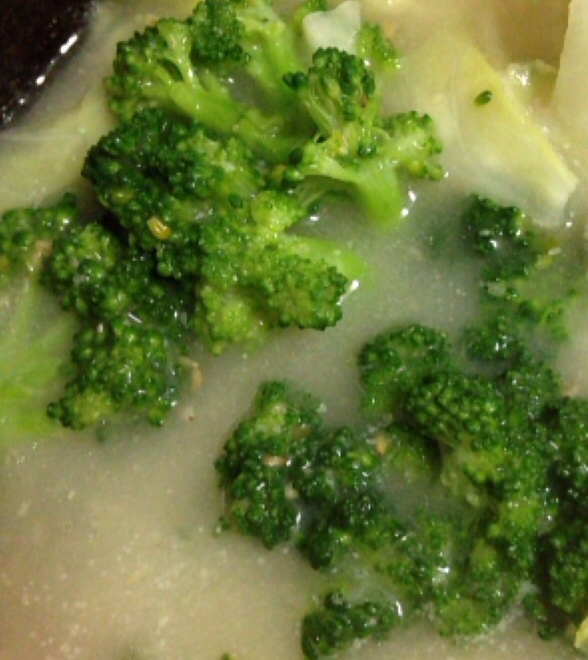 ブロッコリーの豆乳スープ