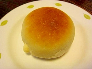 生クリーム入りクリームパン