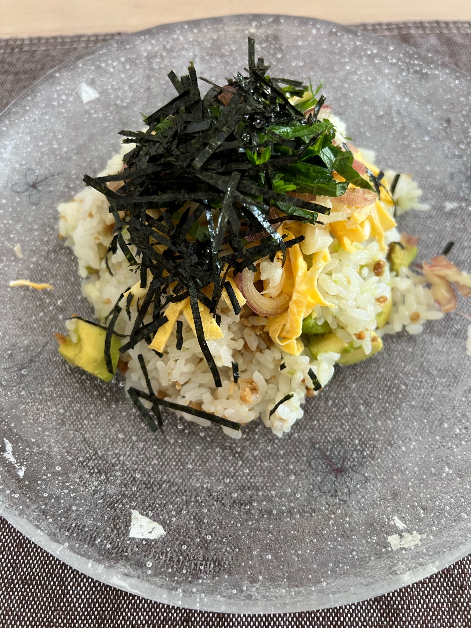 サバフレークとアボカドのちらし寿司