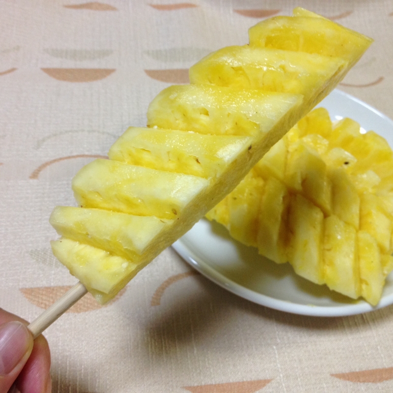 パイナップルの切り方 簡単な飾り切り レシピ 作り方 By 招き猫カフェ 楽天レシピ