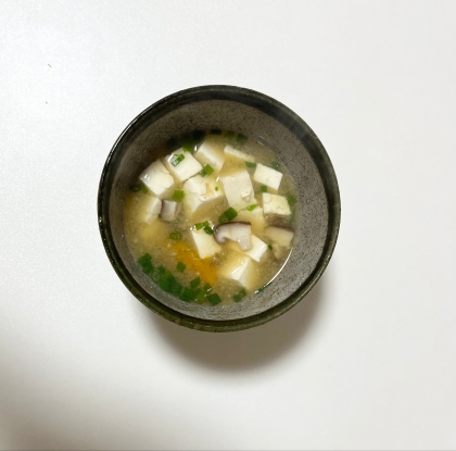 しめじと豆腐と長ねぎの味噌汁