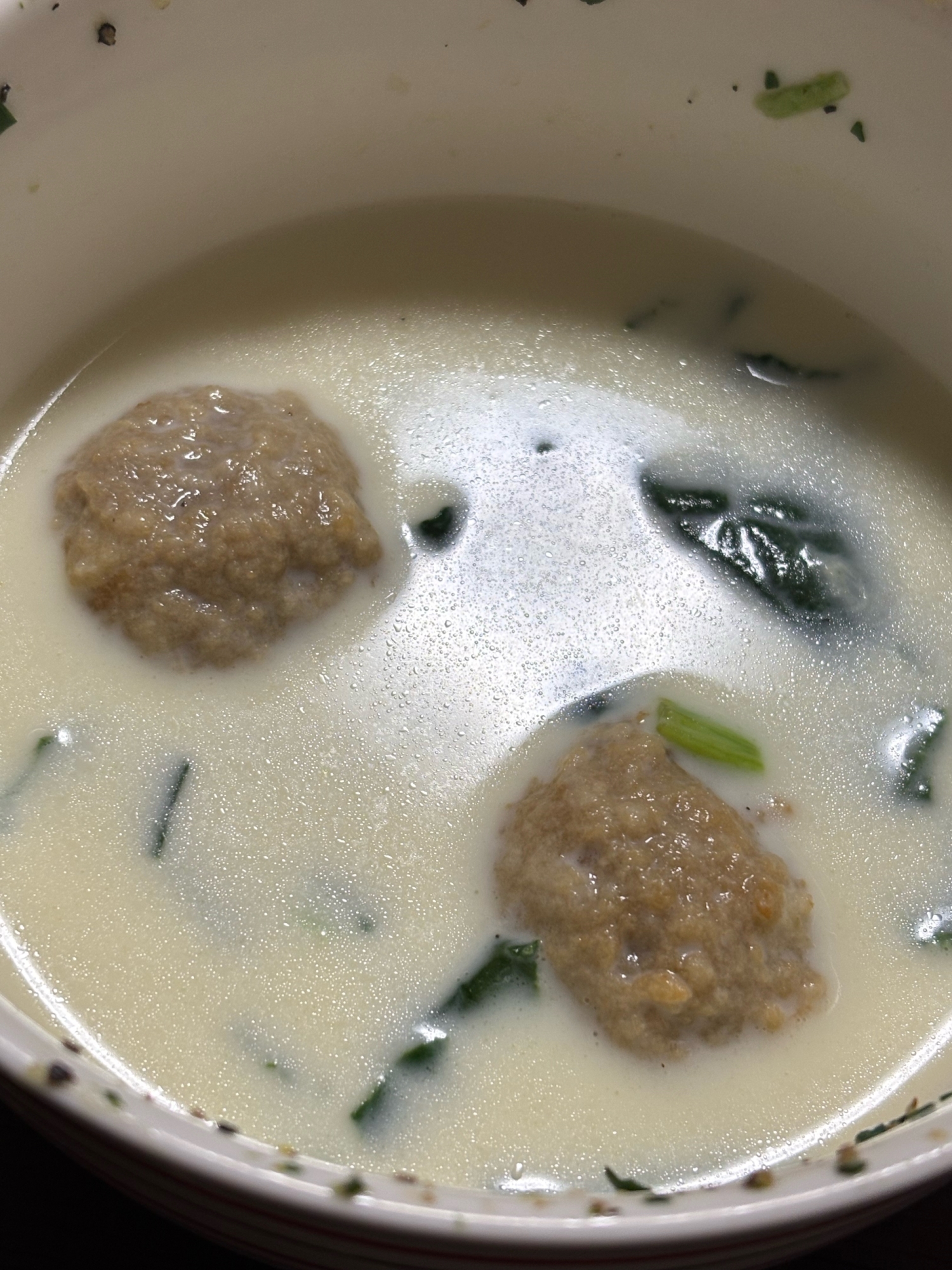 ほうれん草と肉団子の牛乳スープ