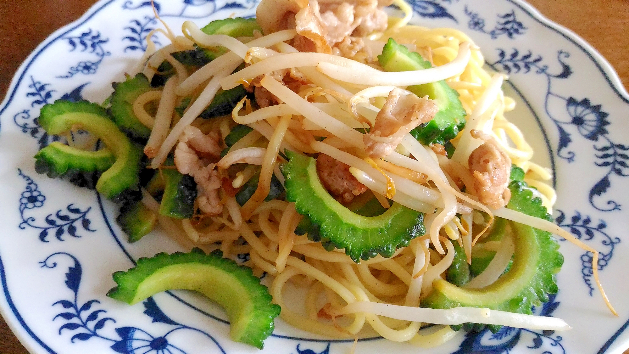 もやしとゴーヤの塩焼きそば