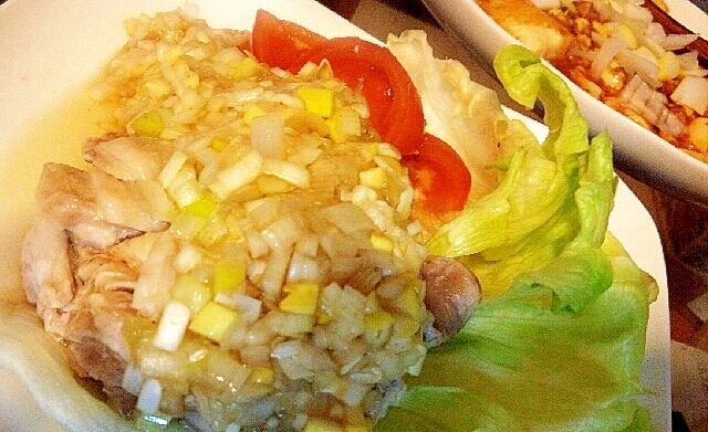 蒸し鶏のネギ醤油ソース