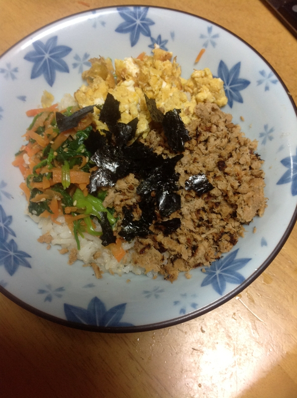 マグロフレーク缶で作るビビンバ風丼