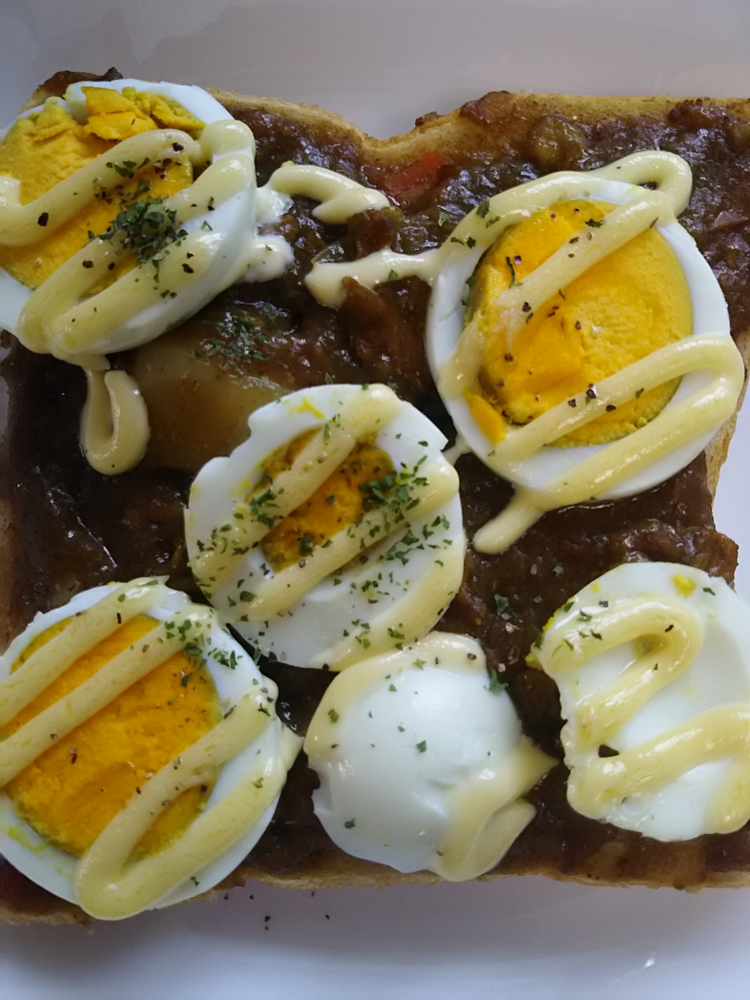 ゆで卵とカレーのトースト(^^)