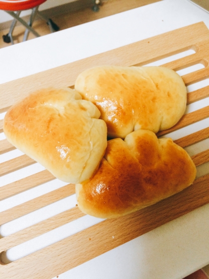 初めてのパン作りでしたが美味しくふわふわにできました！形がいびつですが……(~_~;)笑
ごちそうさまでした！