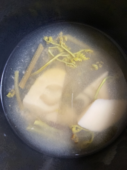 筍と蕨☆たけのことわらびの味噌汁