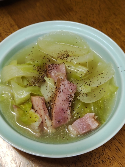 余り野菜で作る簡単コンソメスープ