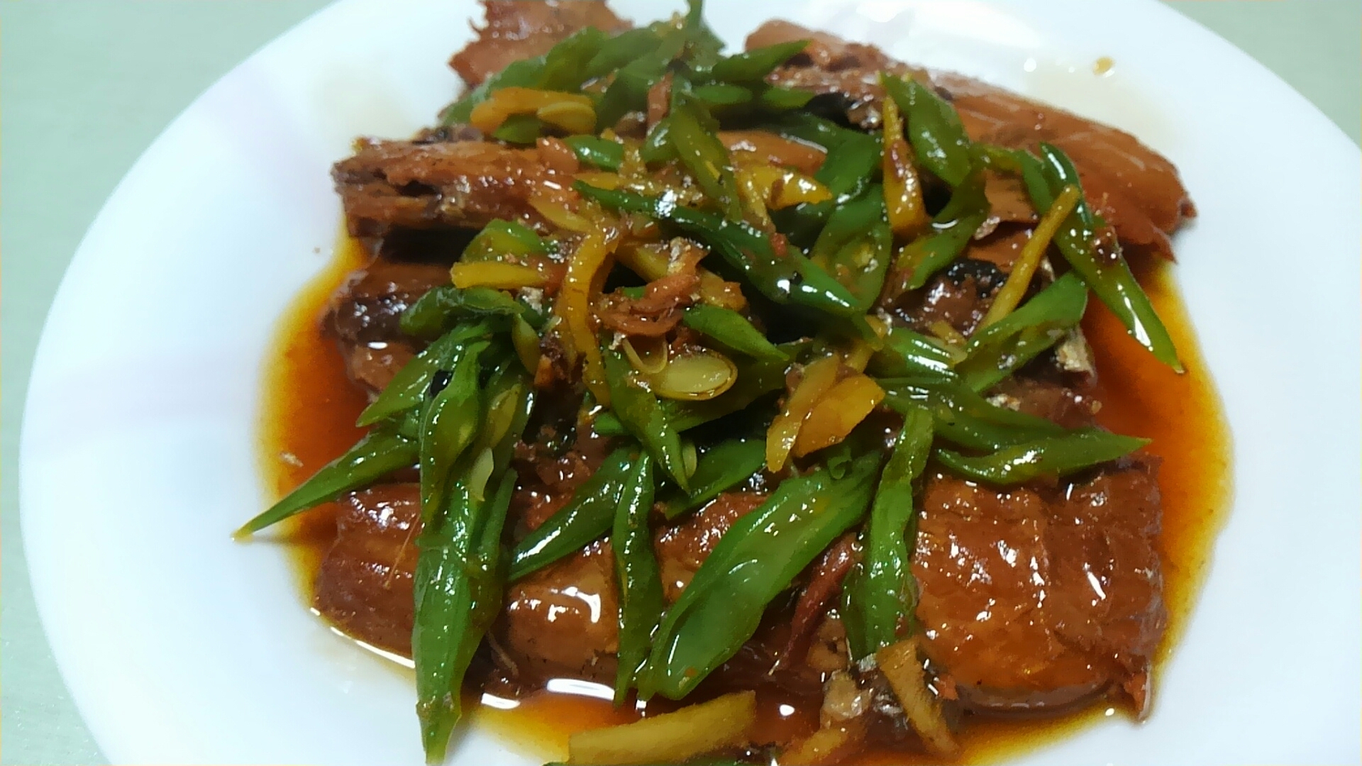 さんまの蒲焼き缶といんげんと生姜の煮物＊