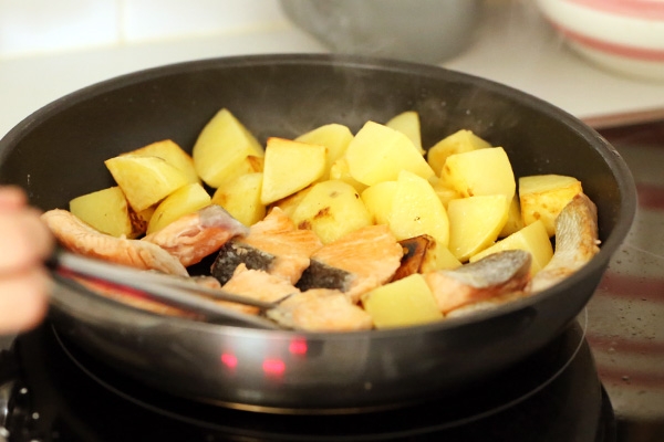 秋鮭とじゃがいも キャベツの味噌バター焼き レシピ 作り方 By 楽天出店店舗 Koz Life 北欧雑貨のお店 楽天レシピ