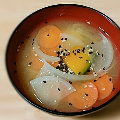 胡麻香る☆かぼちゃ玉ねぎ大根にんじん味噌汁