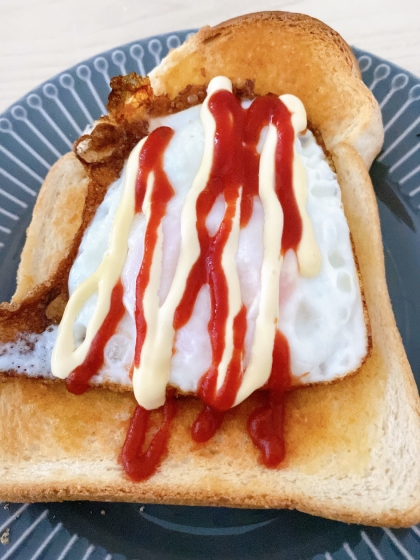 目玉焼きトースト