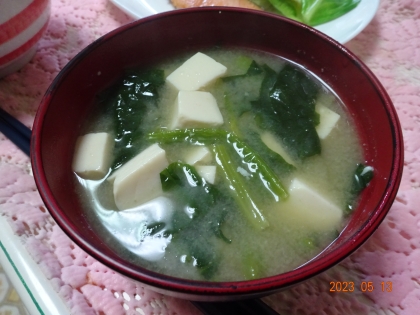 豆腐とほうれん草の鯛出汁味噌汁