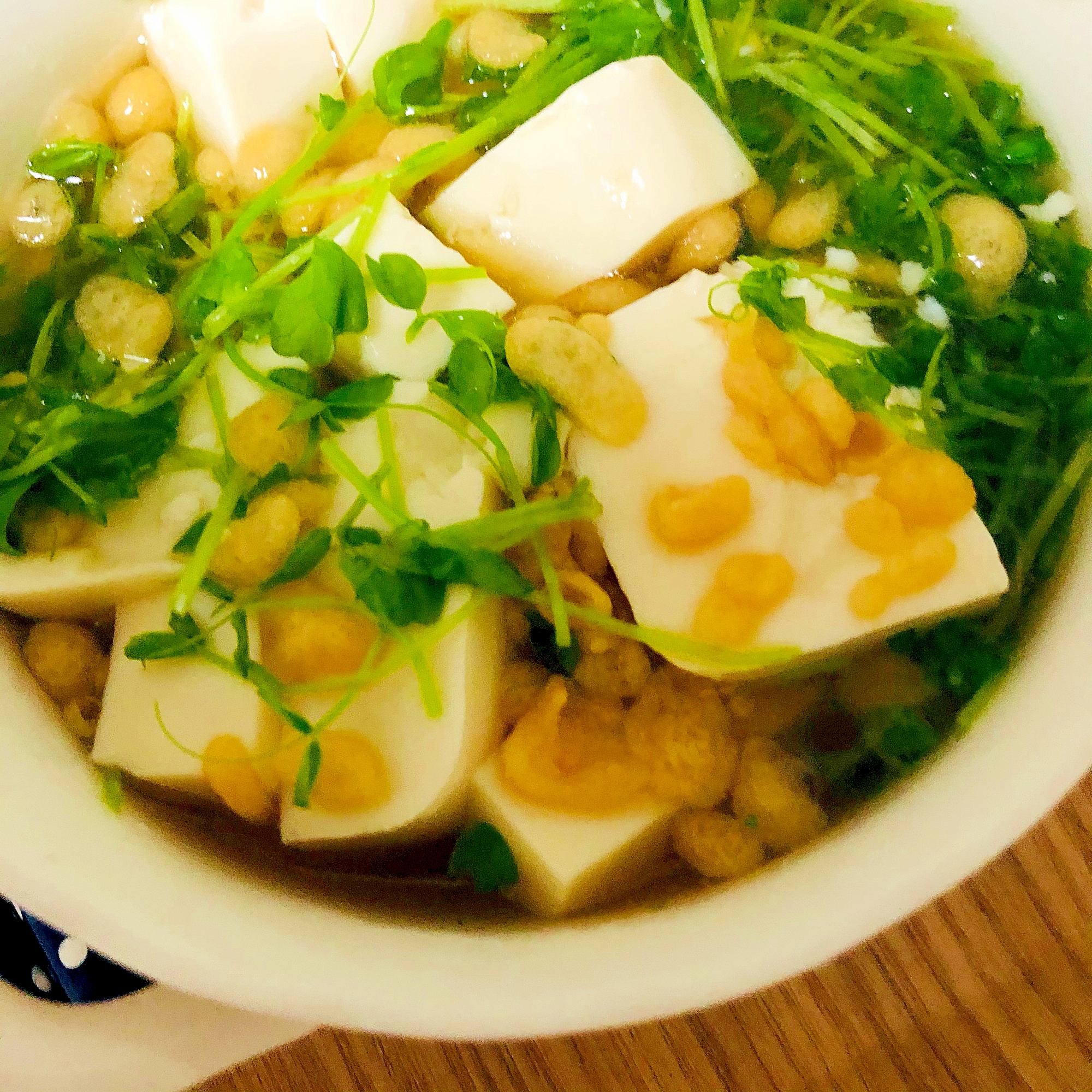 豆苗と天かすと豆腐の麺つゆ煮