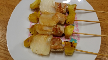 にんにく香る❤薩摩芋と玉葱と鶏肉の串焼きバター炒め