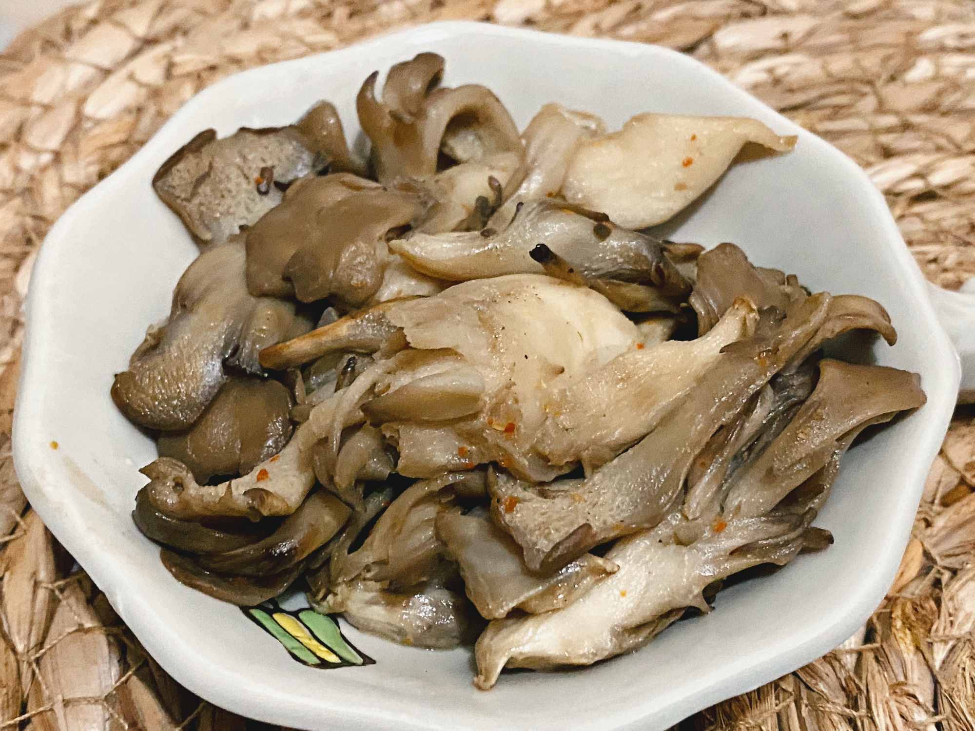 ＊॰¨̮ 舞茸のピリ辛マヨ炒め ॰¨̮＊