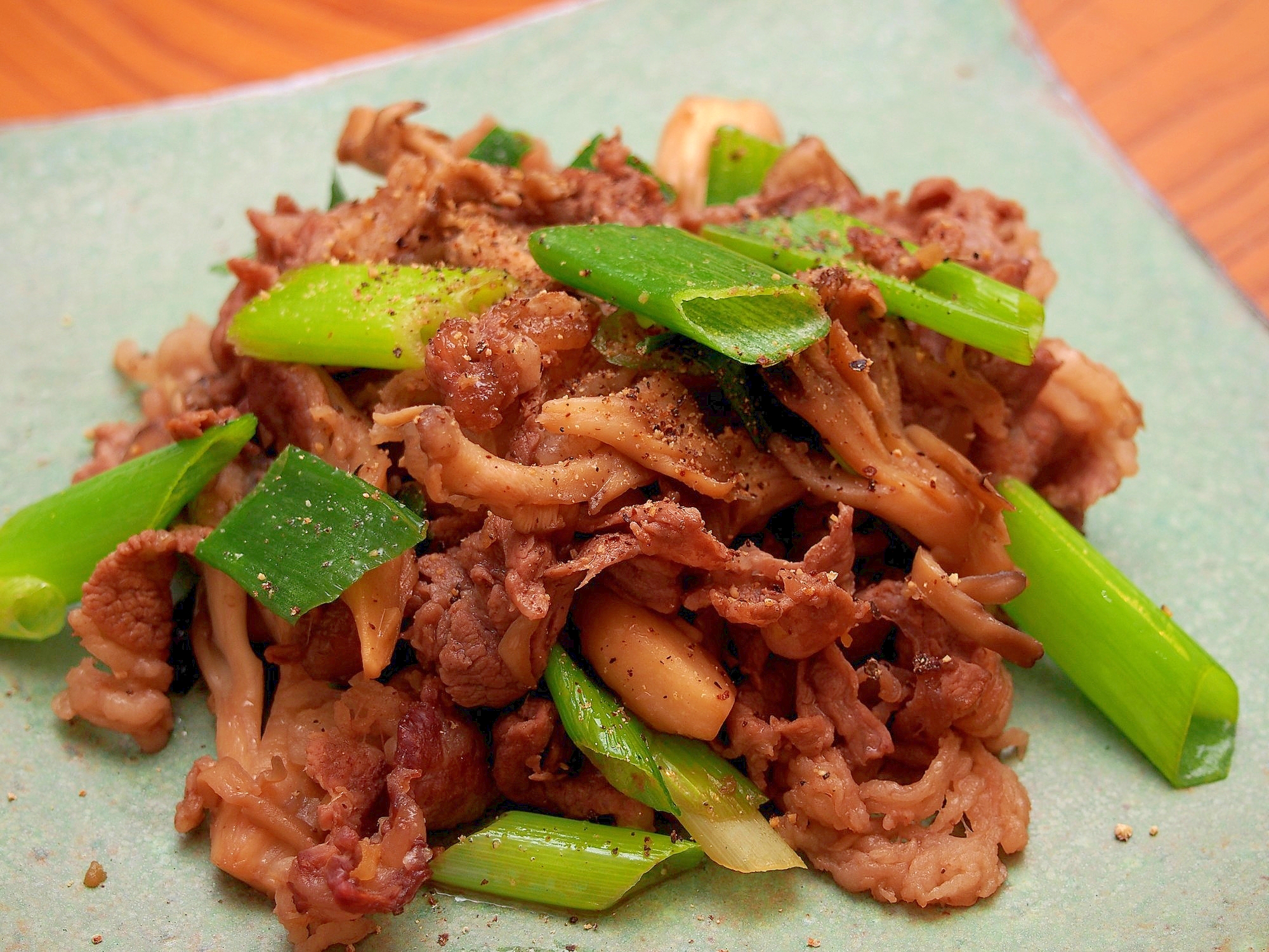 簡単!牛肉と九条ネギ、舞茸のバター炒め