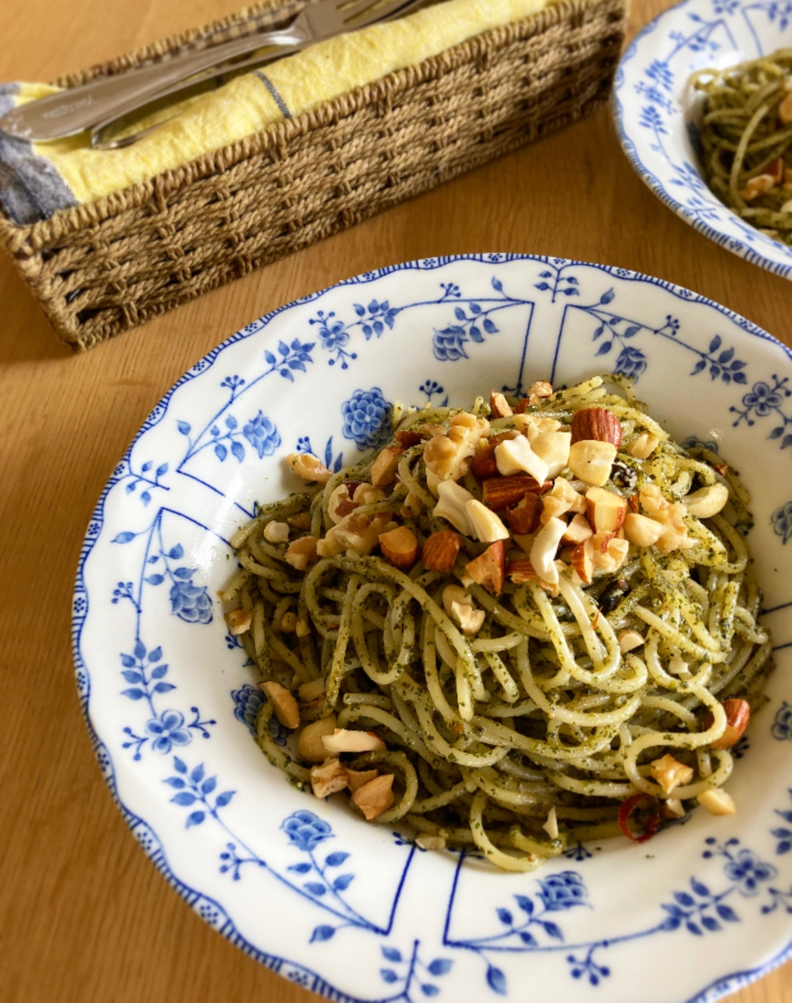 ミックスナッツと大葉のジェノベーゼ風パスタ♪