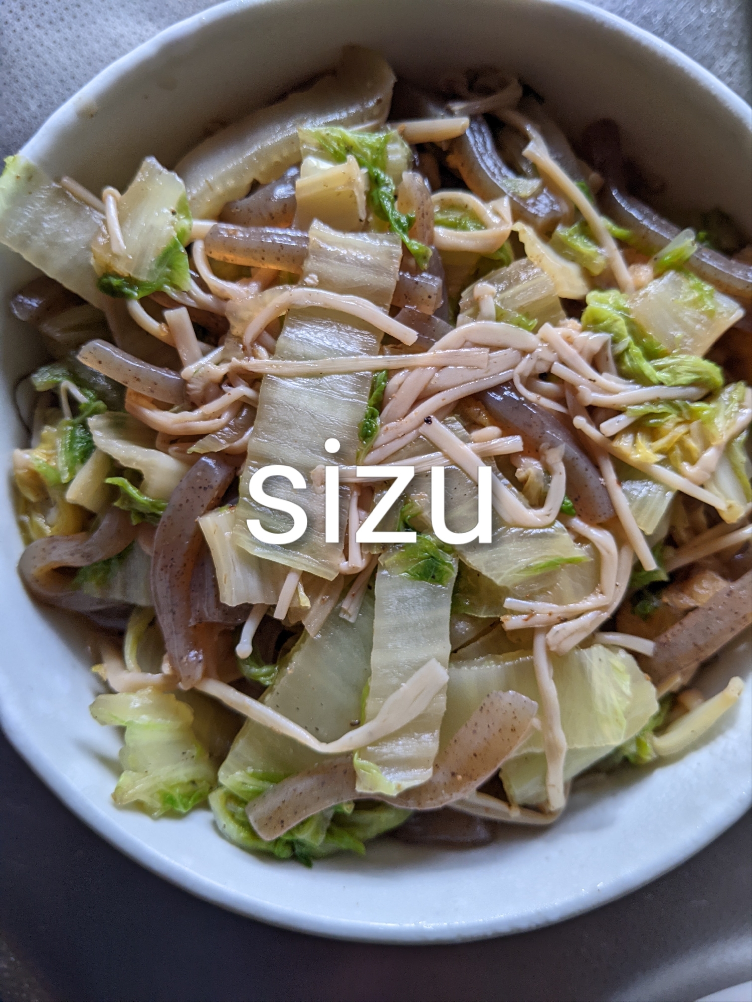 白菜とえのきと糸こんにゃくのバター炒め