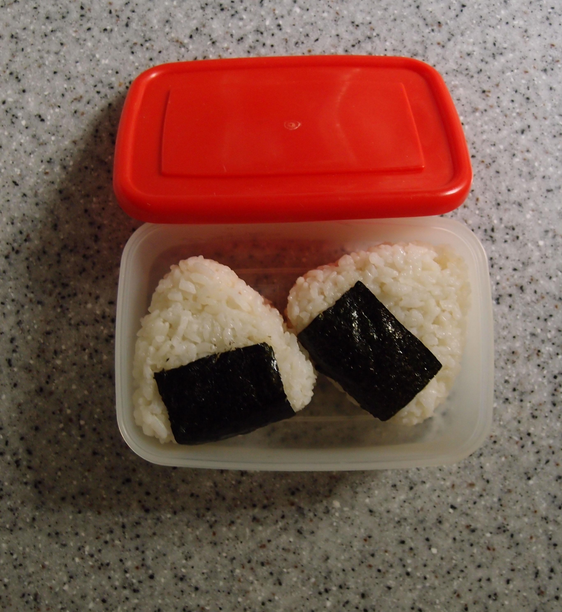 冷凍イカのおにぎり弁当