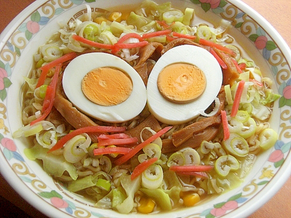 インスタントラーメンをヘルシーに♪（キャベツ他）