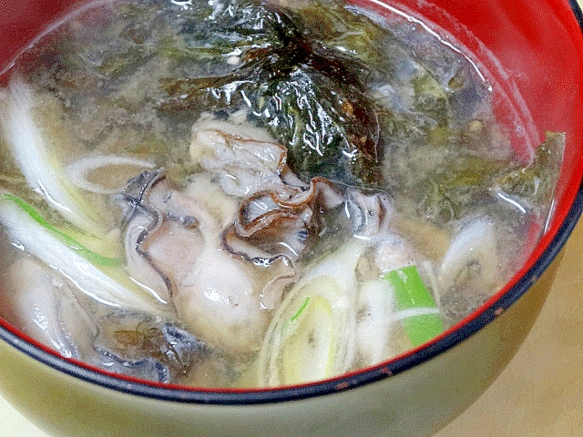 旬のコラボ☆　「牡蠣と生海苔の味噌汁」