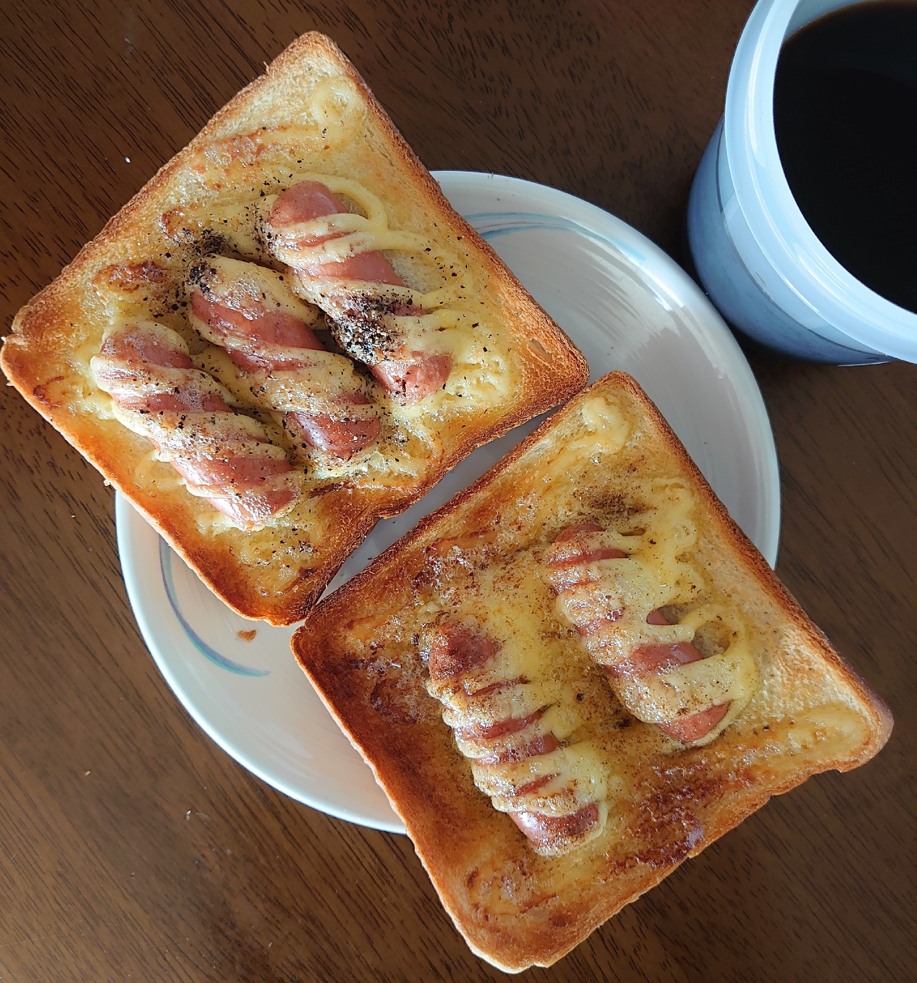 朝食にソーセージマヨトースト