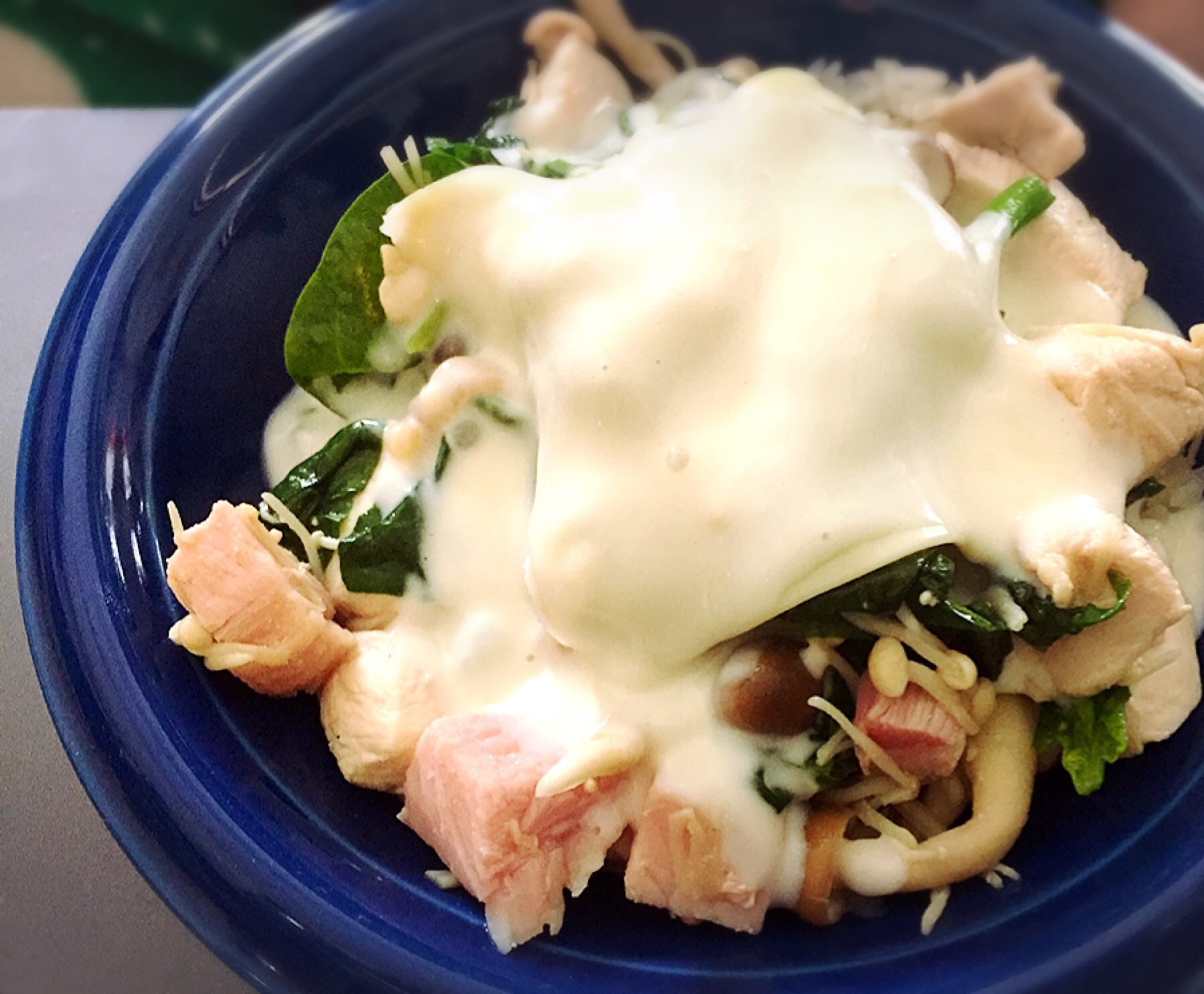 たっぷり具材＊コンソメライスのホワイトソース掛け