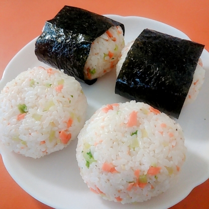 大好き鮭フレ混ぜ混ぜ玉に大根っ葉と白ごまで食感祭り