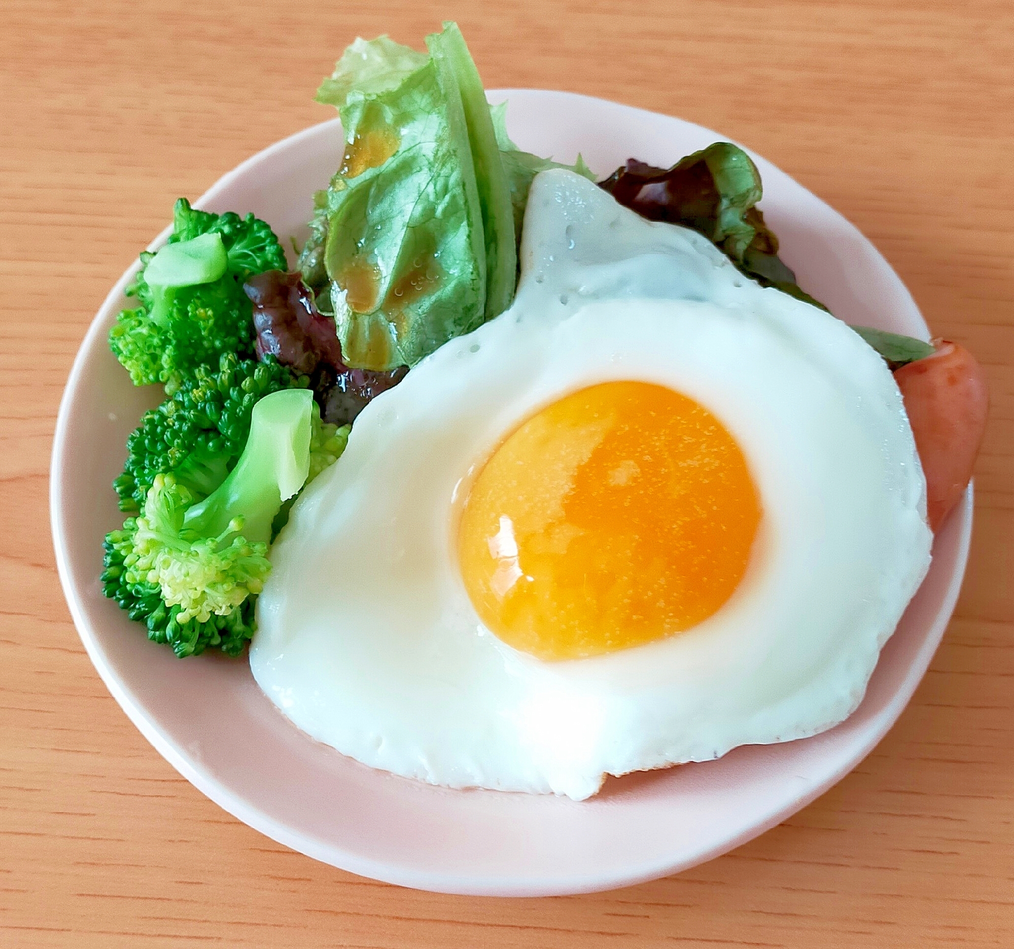 目玉焼きウインナー♪野菜添え