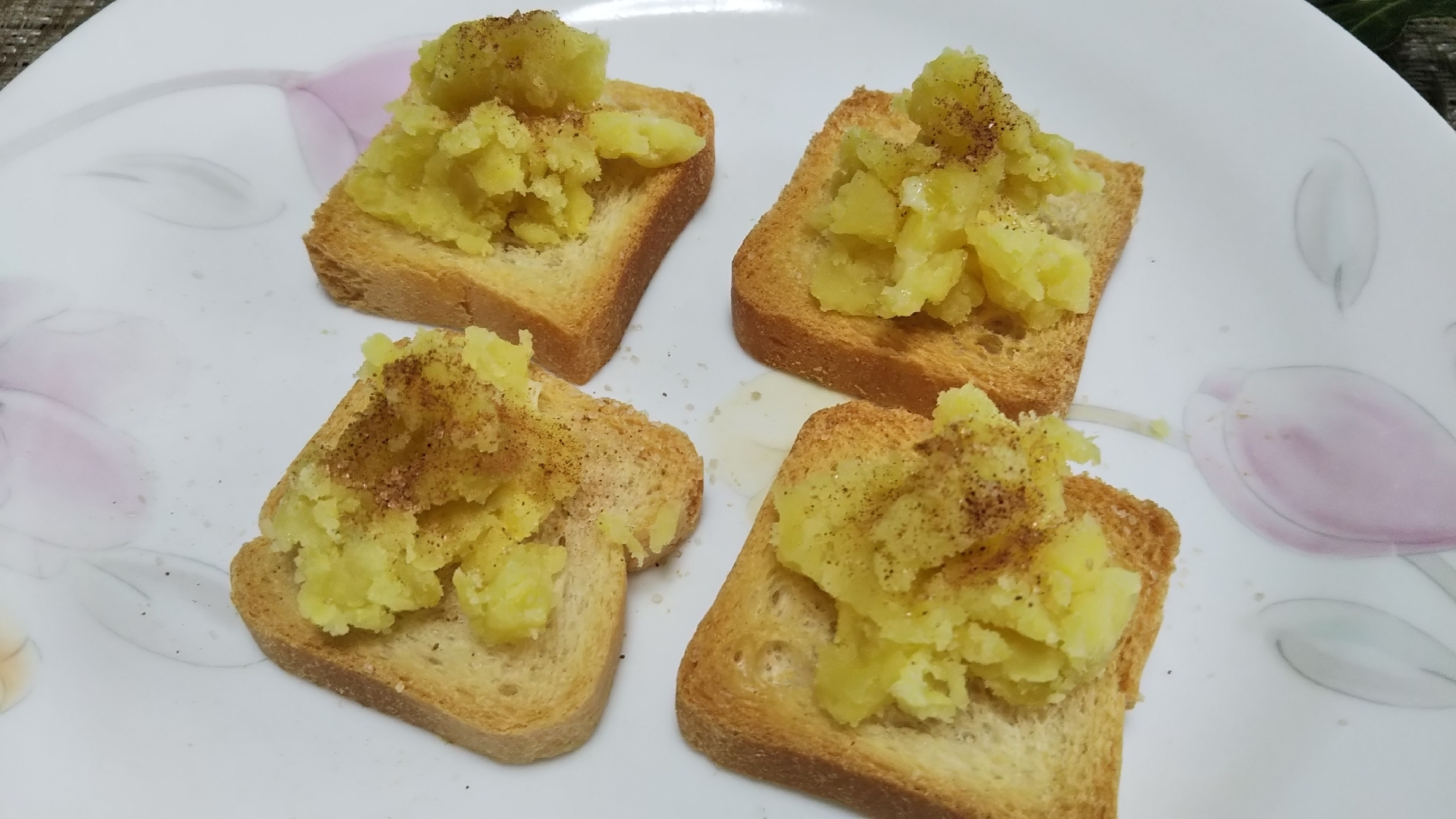 さつま芋バターのせシナモンシュガーかけミニラスク☆
