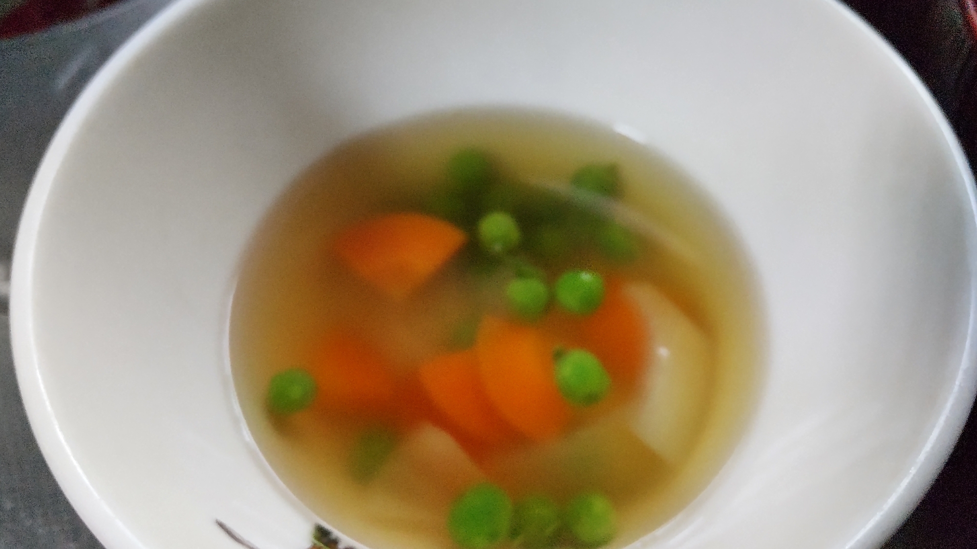 グリーンピースのコンソメスープ