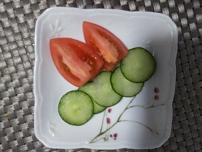 お花サラダ（ミニトマトorトマト、きゅうり）