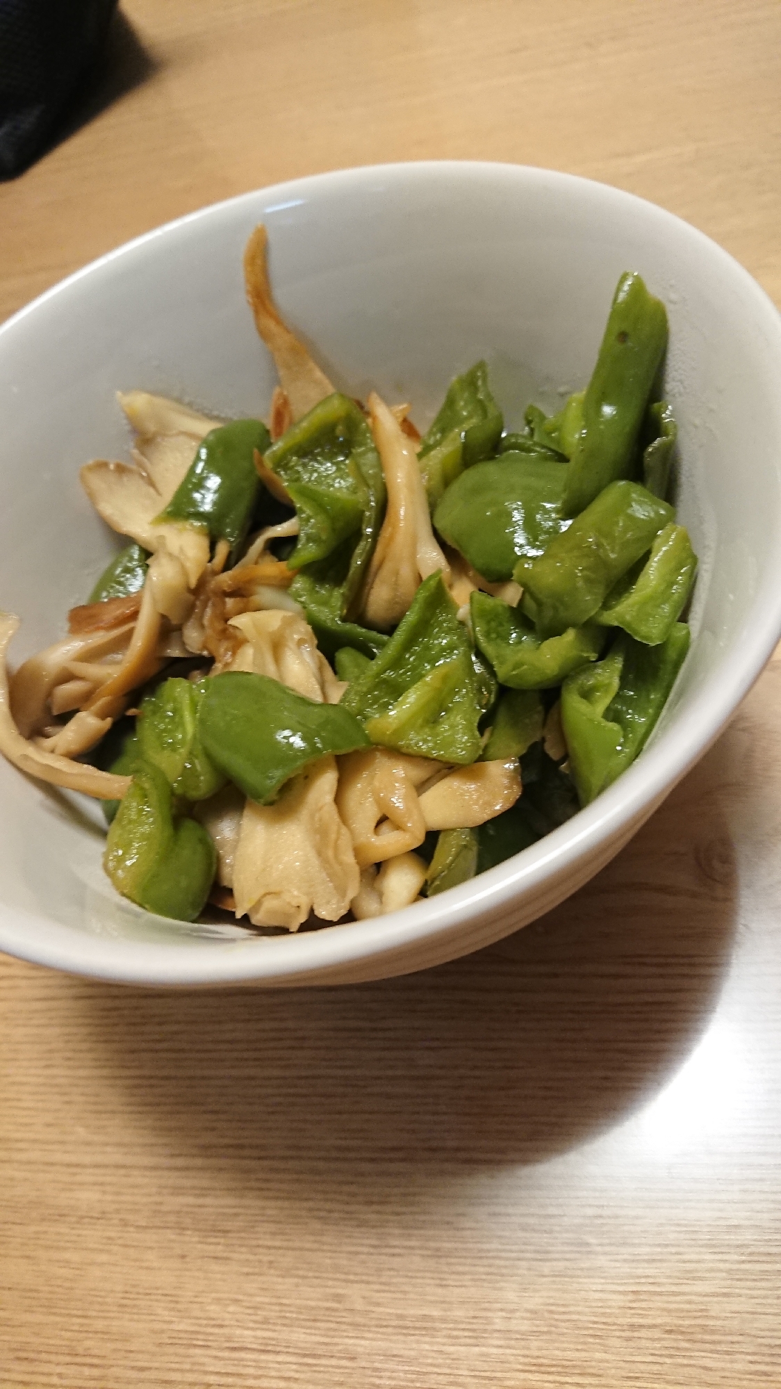 ピーマンと舞茸のめんつゆバター炒め レシピ 作り方 By 素直 楽天レシピ