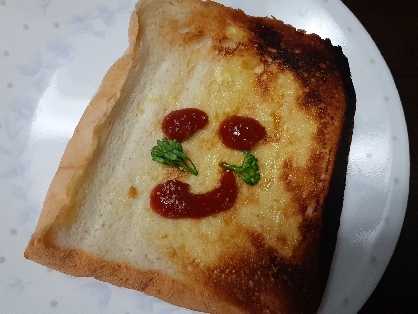 こんばんは。顔トースト、楽しく美味しくできました。レシピ有難うございました。