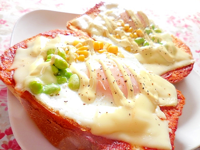 ❤目玉焼きと枝豆コーンのケチャお好みトースト❤