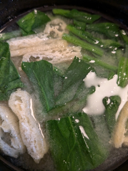 油揚げとほうれん草の味噌汁