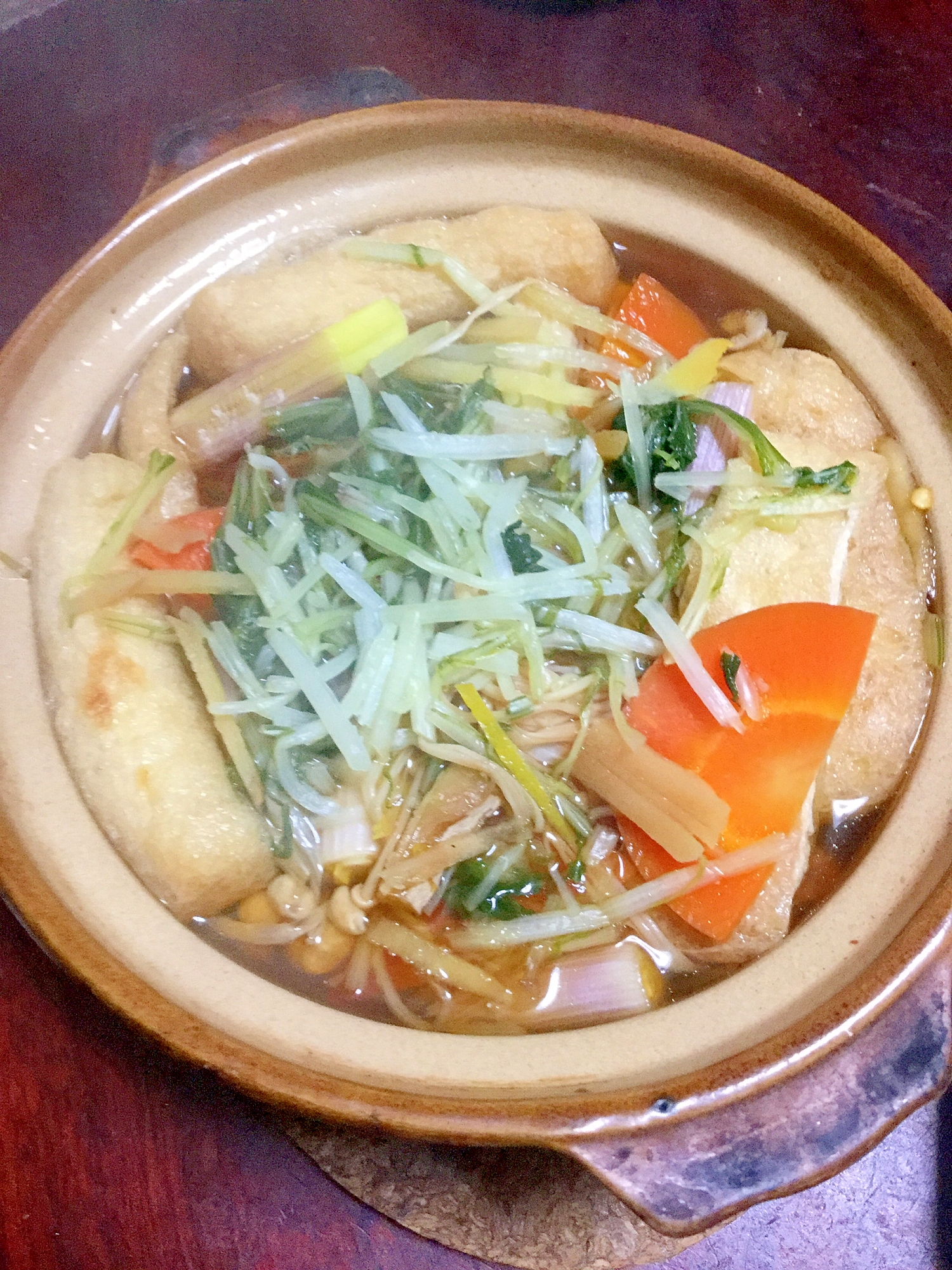 生姜でぽかぽか☆水菜とタラと油揚げの麺つゆ鍋。