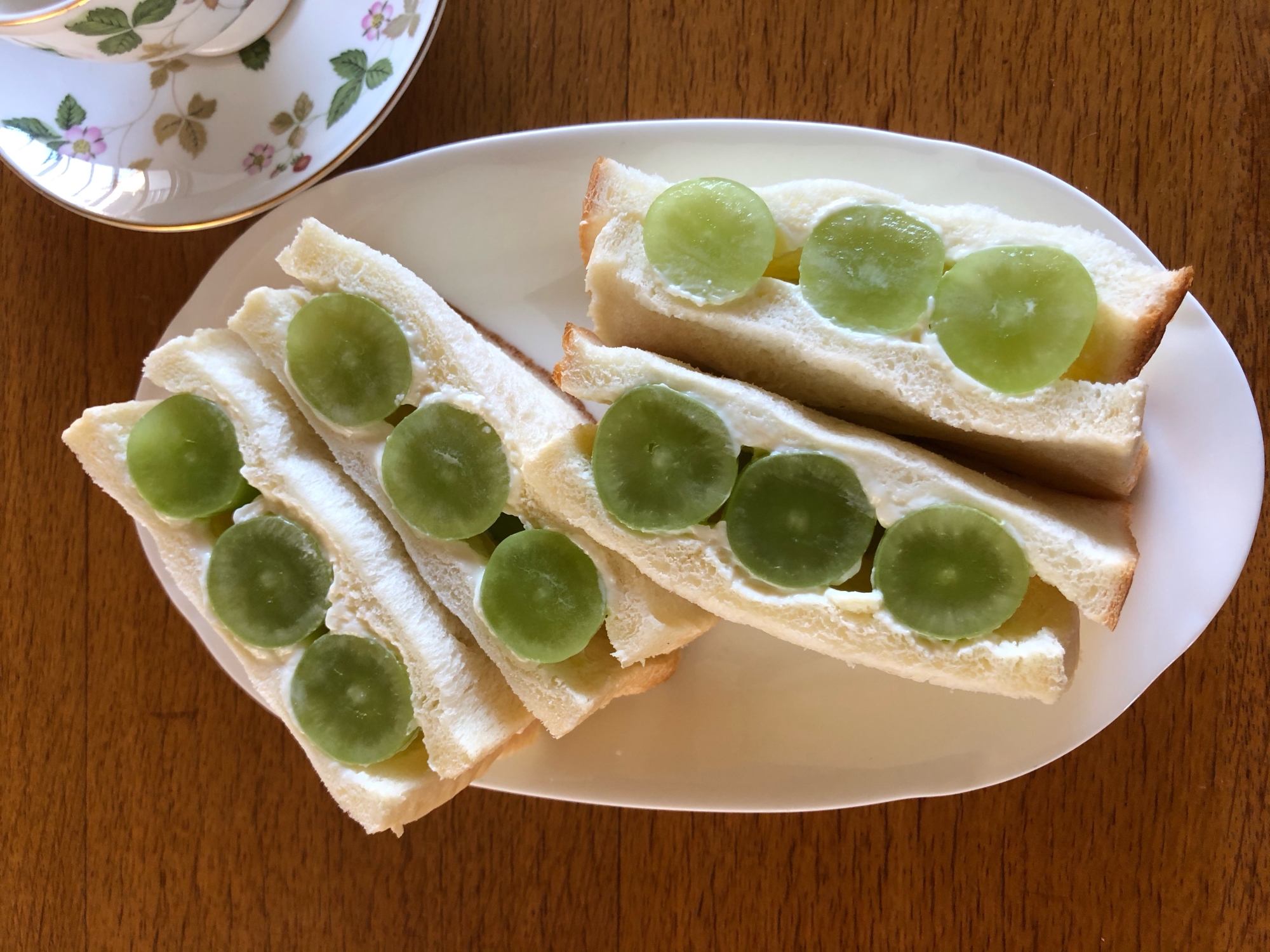 クリームチーズとマスカットのサンドイッチ（福島産）