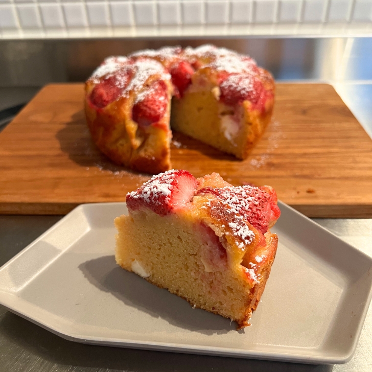 米粉のいちごアーモンドケーキ