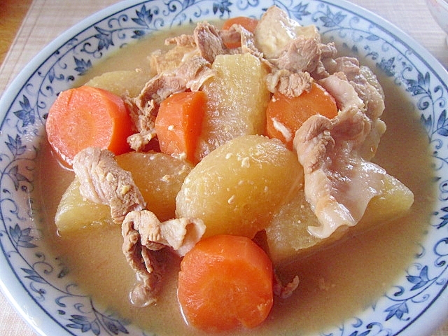 圧力鍋で大根・厚揚げ・人参・豚バラ肉の味噌煮