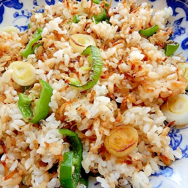５分！ジャコとアミエビ（小エビ）で香ばしい焼き飯♪