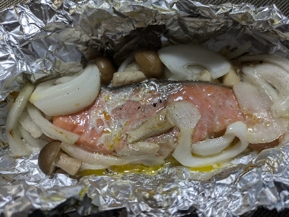 包んで　焼くだけ～。　かんたん鮭のホイル焼き