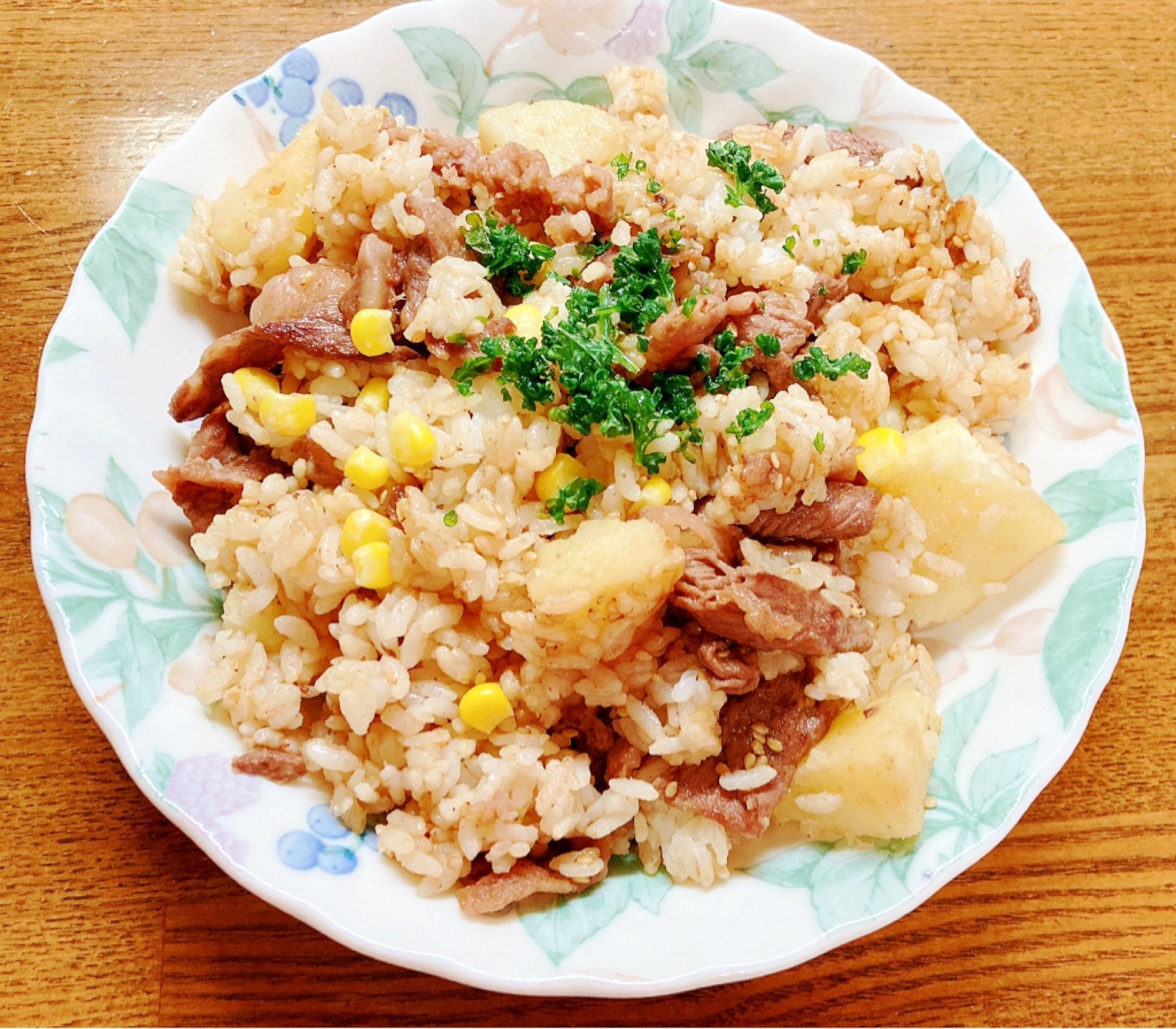 キャンプに☆じゃが芋焼き肉チャーハン