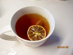 熱々レモン、蜂蜜、コラーゲン入れ紅茶