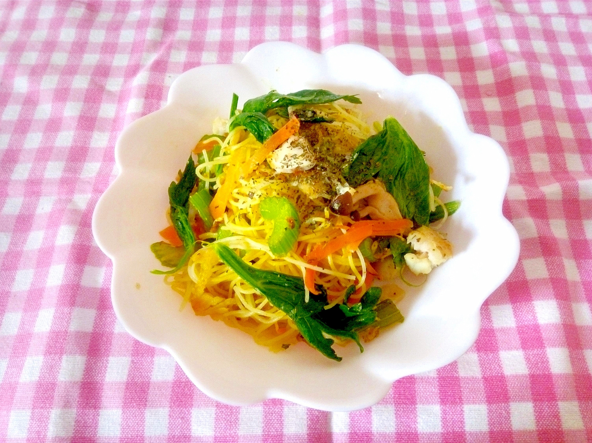 スパイス風味♪セロリと白身魚のビーフン炒め