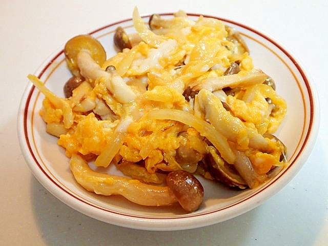玉ねぎとしめじとエリンギの卵炒め