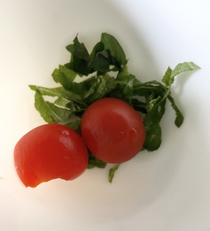 トマトわかめ大葉の酢の物